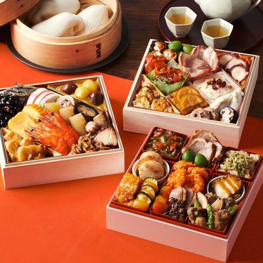 おせち 高砂×本格中華オードブル 慶華 (3～4人前、和洋中三段重) お節 御節 冷凍 和風おせち 洋風おせち 中華おせち オイシックス