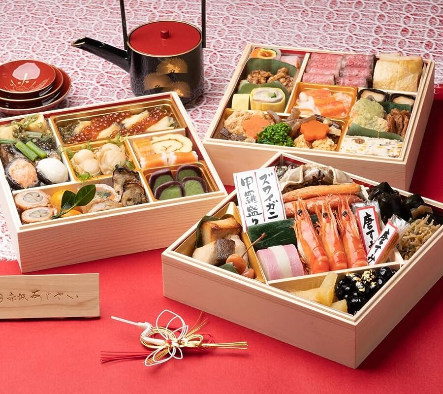 赤坂あじさい 監修 おせち料理 虹 三段重 盛り付け済み 冷蔵おせち 3人前～4人前